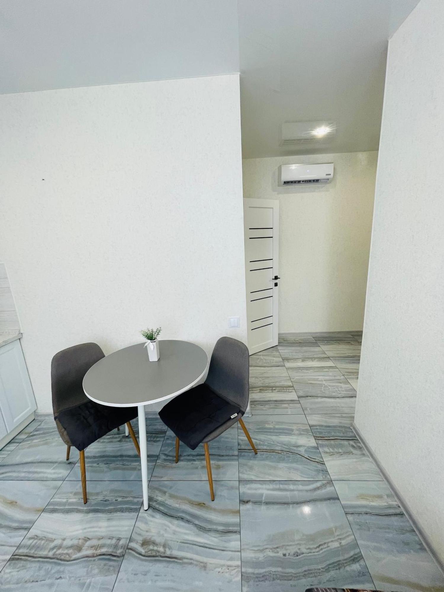 море 400 метров.13 станция большого фонтана Apartment