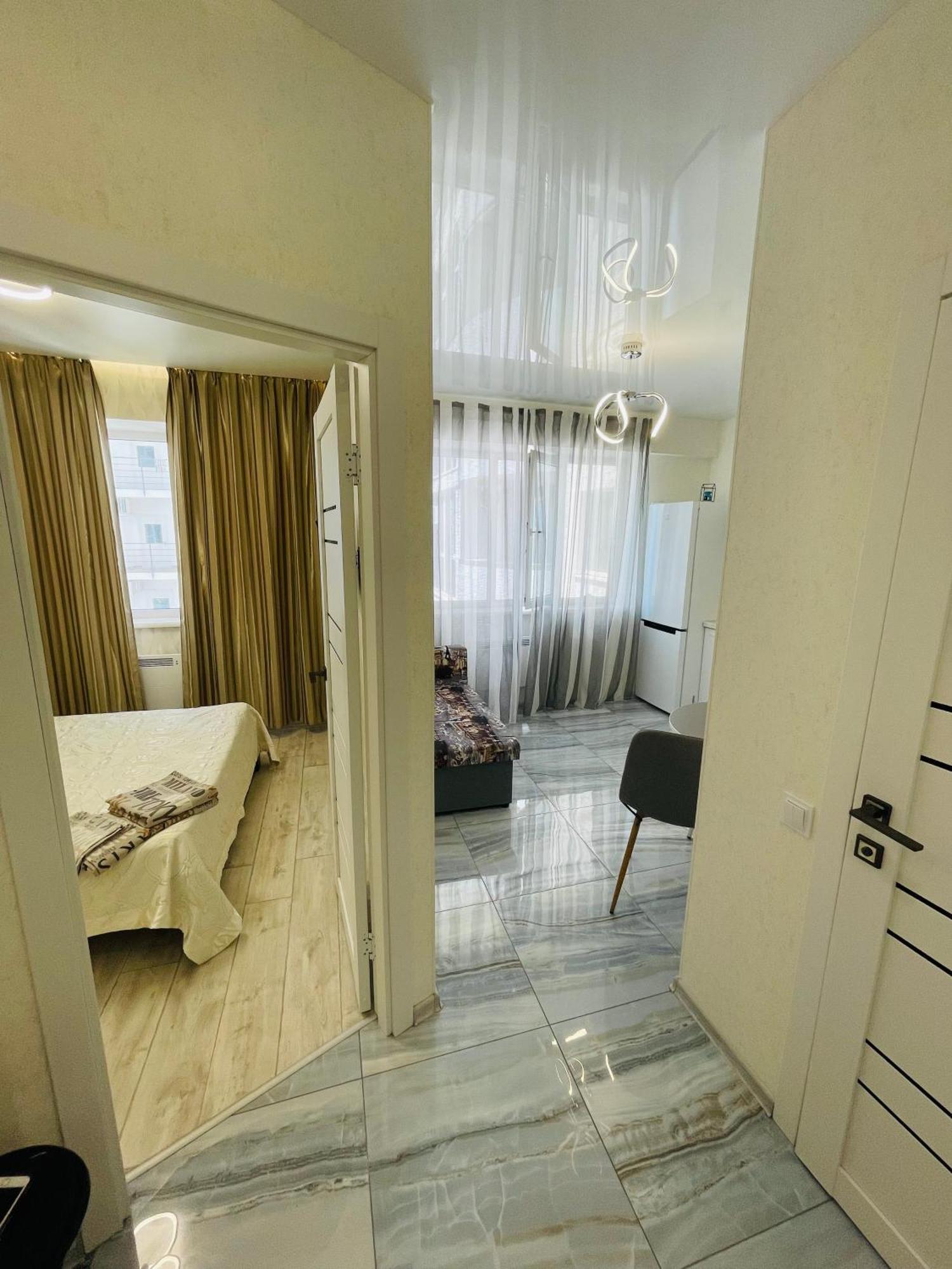 море 400 метров.13 станция большого фонтана Apartment *